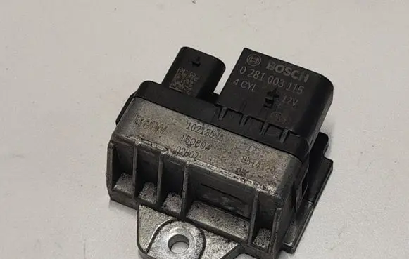 Glow plug pre-heat relay