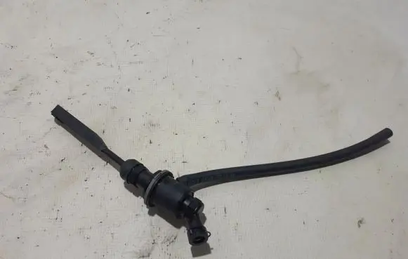 Renault Master III Clutch master cylinder 306106218R