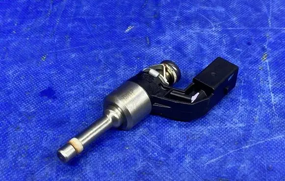 Volkswagen Golf VI Fuel injector 03C906036F IHP072