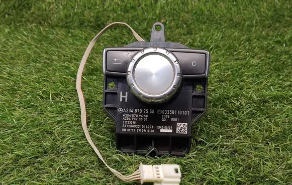 Multifunctional control switch/knob