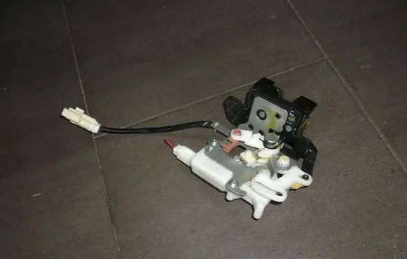 Mazda 5 Tailgate/trunk/boot lock/catch/latch