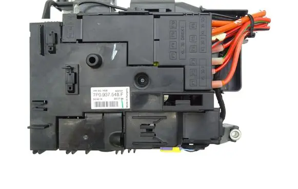 Volkswagen Touareg II Fuse module 7P0937548F