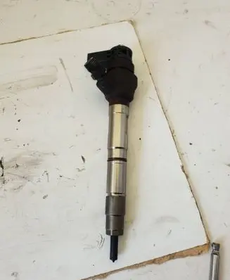 Volkswagen Tiguan Fuel injector 0445110469