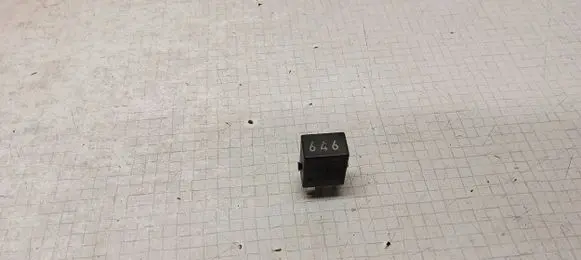 Volkswagen Transporter - Caravelle T5 Other relay 4H0951253C 646