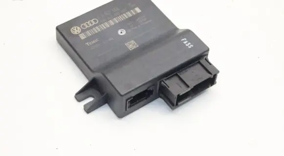 Audi A6 S6 C6 4F Gateway control module 4L0907468