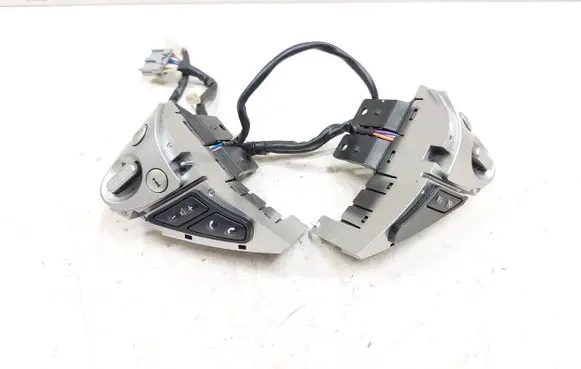Nissan Juke I F15 Steering wheel buttons/switches 