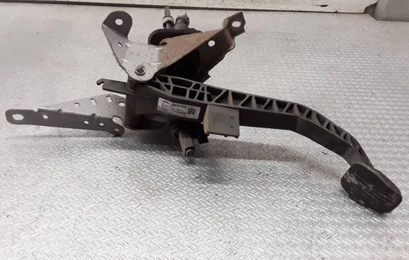 Volvo V50 Clutch pedal 4N517B633ER 31280371