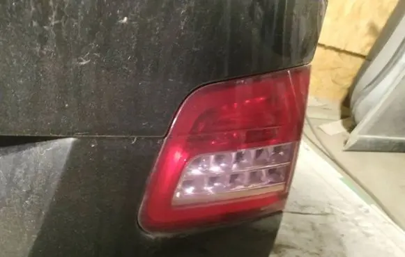 Tailgate rear/tail lights