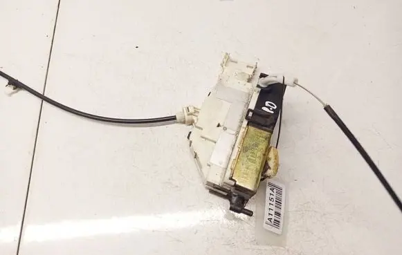 Peugeot 407 Front door lock 9659853780