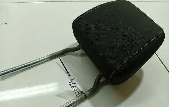 Ford Focus Front seat headrest 