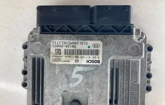 KIA Sportage Engine control unit/module 391202A051 0281017695