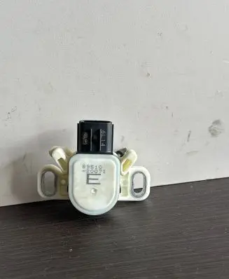 Toyota Avensis T270 Clutch pedal sensor 8951020071