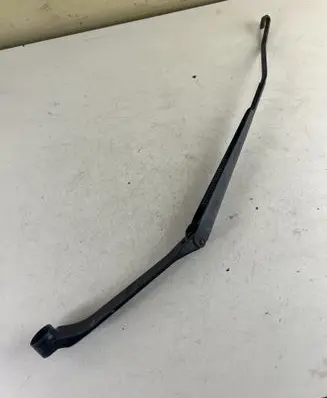 Toyota RAV 4 (XA20) Front wiper blade arm