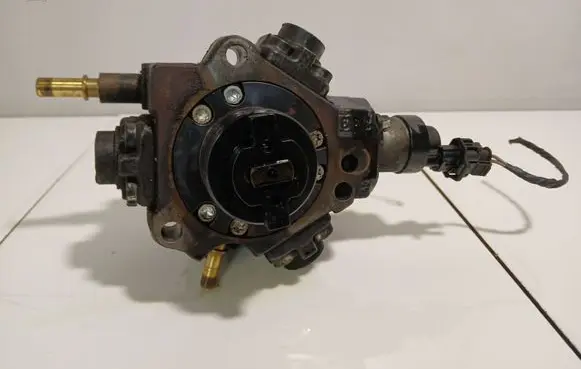 Land Rover Freelander 2 - LR2 Fuel injection high pressure pump 0445010139