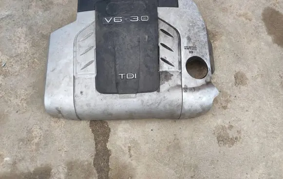 Audi Q7 4L Engine cover (trim)