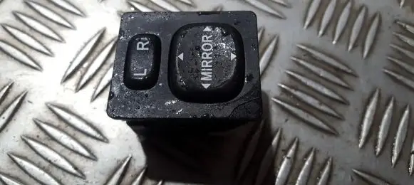 Toyota RAV 4 (XA20) Wing mirror switch 183574