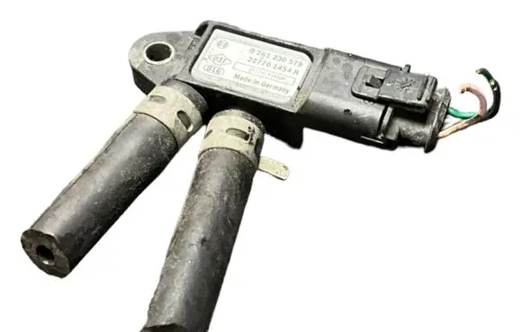 Renault Clio III Tire pressure sensor 227701454R 0261230579