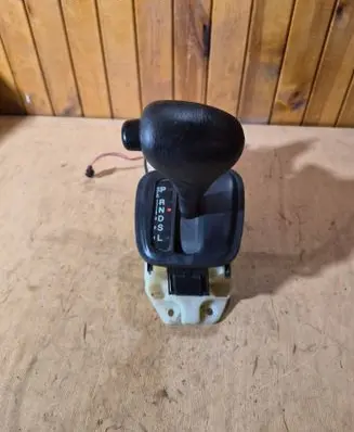 Mazda 323 Gear shifter/selector P52104151