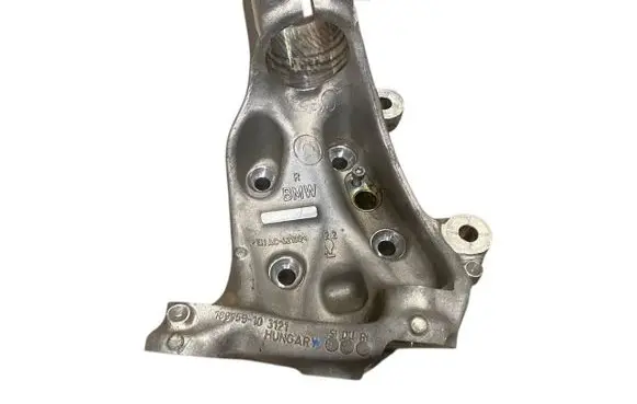 BMW 2 F22 F23 Front wheel hub spindle knuckle 6853652 31216853652