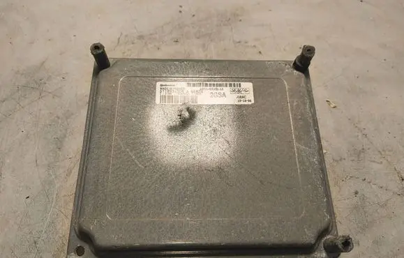 Ford Focus Engine control unit/module AM5112A650AA 2GSA S118934309