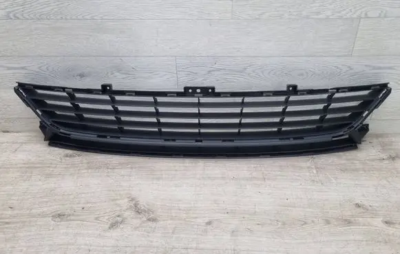 Renault Megane III Front bumper lower grill 622547366R