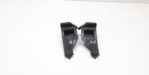 Volvo V50 Front bumper mounting bracket 30678481 30678482