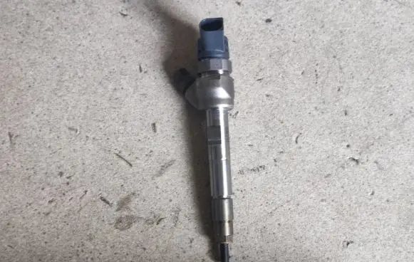 BMW 5 G30 G31 Fuel injector 8514148