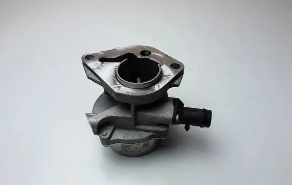 Nissan Note (E12) Vacuum pump 146505272R