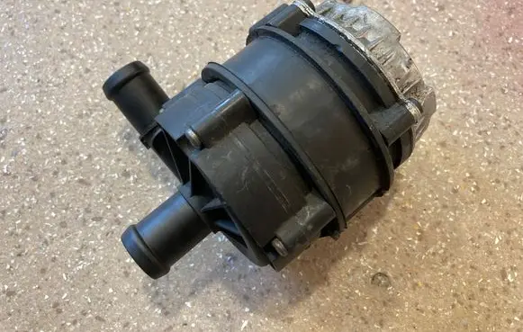 Audi Q3 8U Electric auxiliary coolant/water pump 04L965567A