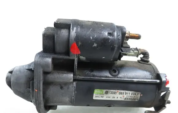 Volkswagen PASSAT B5 Starter motor D7R33 068911024E