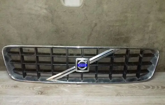 Front bumper upper radiator grill