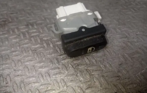 Nissan Qashqai Central locking switch button 2808203