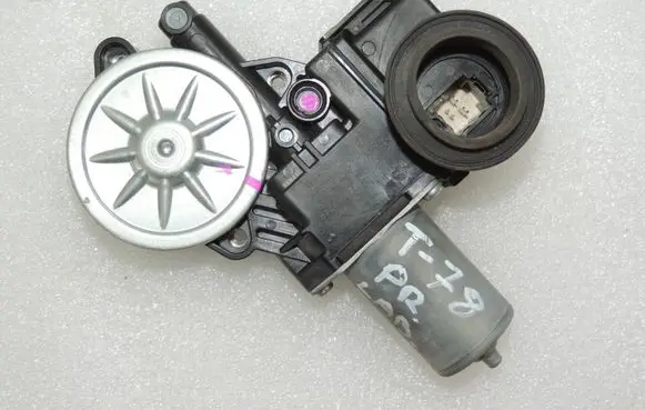 Toyota Yaris XP210 Front door window regulator motor 85710K0020