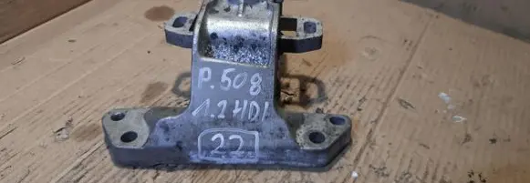 Peugeot 508 Engine mount bracket