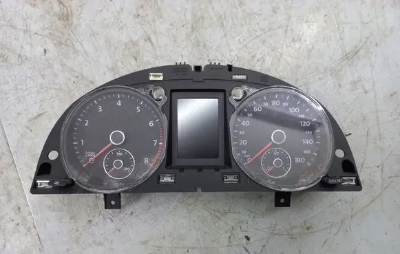 Volkswagen PASSAT CC Speedometer (instrument cluster) 3C8920970Q