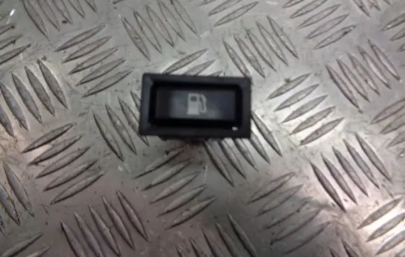 Toyota Avensis T250 Fuel tank opening switch 