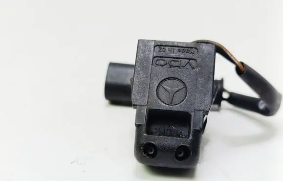 Mercedes-Benz E W211 Windshield washer spray nozzle 