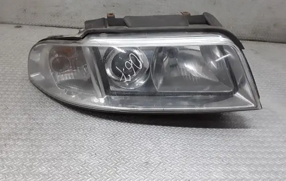 Audi A4 S4 B5 8D Headlight/headlamp 8D0941004AK