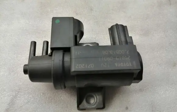 Toyota Corolla Verso AR10 Turbo solenoid valve 258190R011 70051308