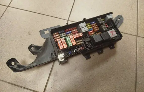 Mercedes-Benz GL X164 Fuse module a1645403072