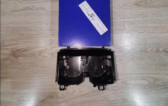 Cup holder front