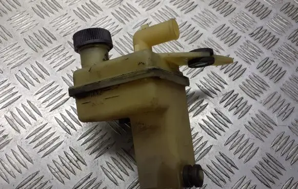 Mazda 3 I Power steering tank cap 