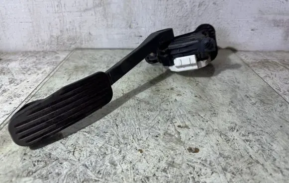 Volvo S60 Accelerator throttle pedal 9496821