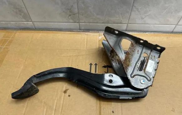 Volkswagen Amarok Brake pedal 2H0721057B 000034253