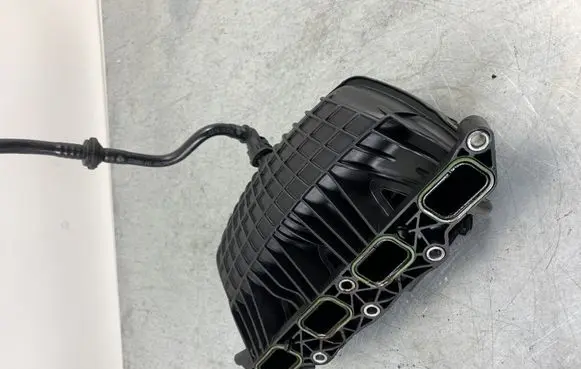 Volkswagen Golf V Intake manifold 03C129711AE