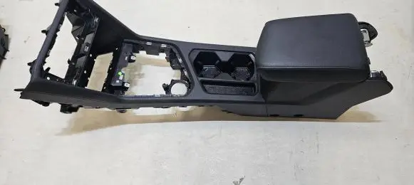 Volkswagen Tiguan Allspace Center console 5NN863243