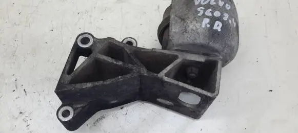 Volvo S60 Engine mount bracket
