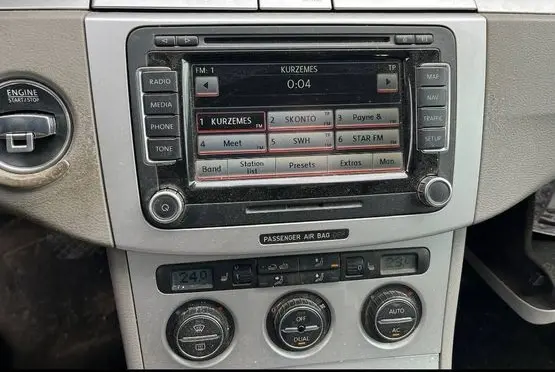 Volkswagen PASSAT CC Radio/CD/DVD/GPS head unit 1T0035680B
