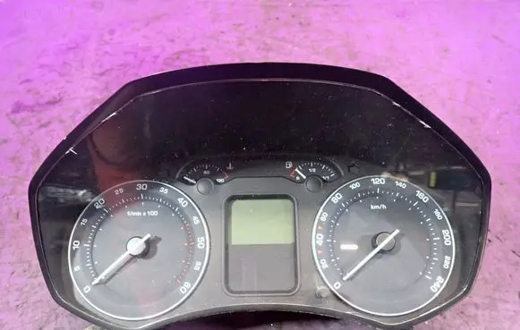 Skoda Octavia Mk2 (1Z) Speedometer (instrument cluster) 