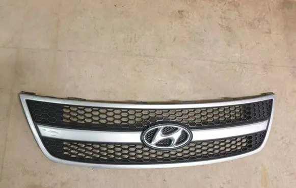 Hyundai H-1, Starex, Satellite Front bumper upper radiator grill 865604H000